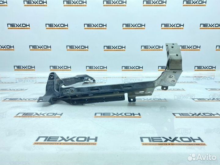 Кронштейн фары правый Land Rover Range Rover Velar