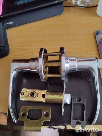 Дверная ручка с замком