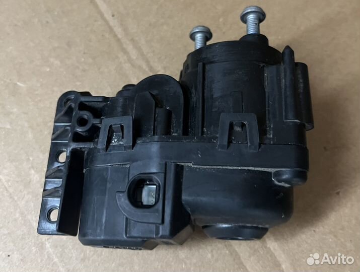 Моторчик левый зеркала Toyota Camry 70