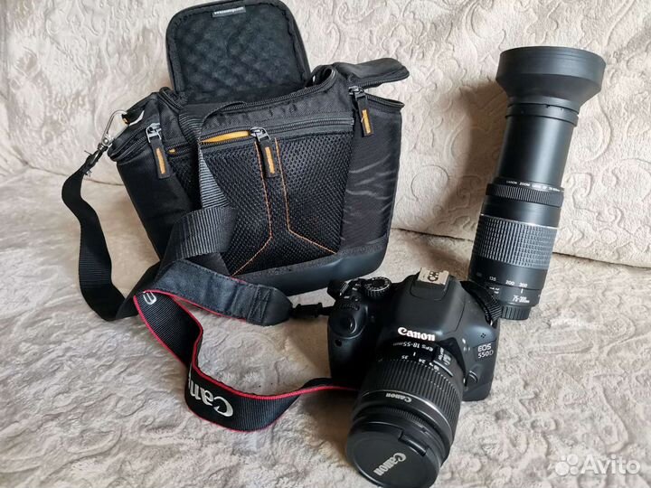 Зеркальный фотоаппарат Canon EOS 550D