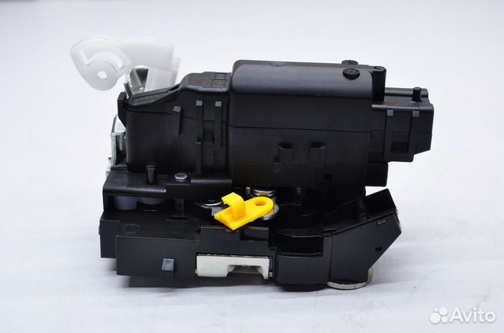 Б/У Замок двери задний правый LADA 8200928481