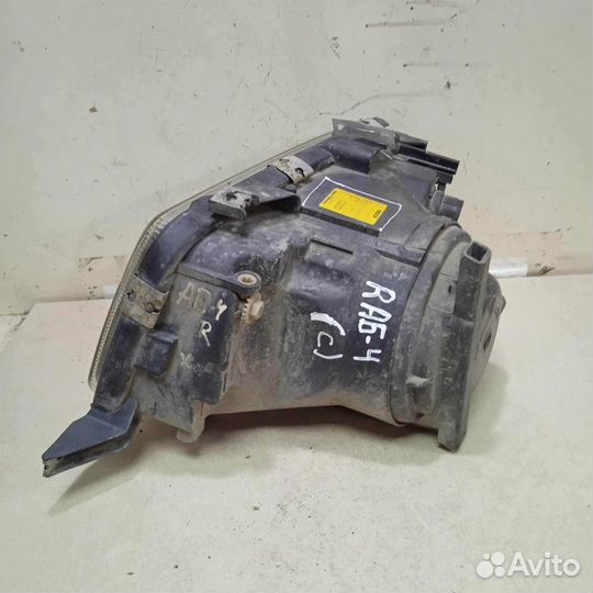 Фара передняя правая Audi 80 B4