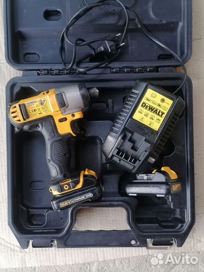 Шуруповерт Dewalt импульсивный (ударный)