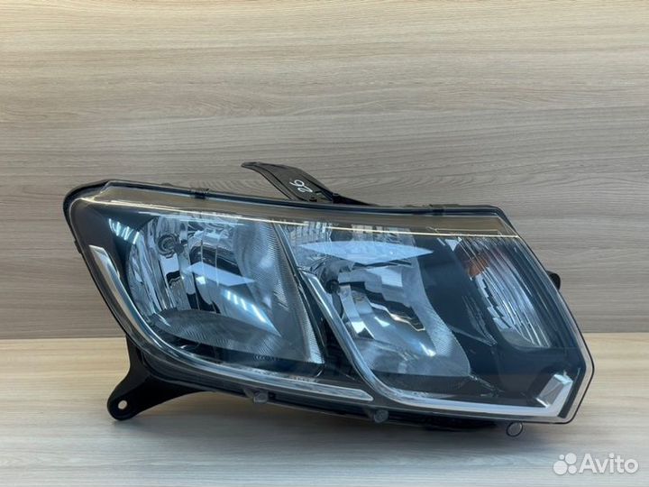 Фара галогеновая передняя правая Renault Logan