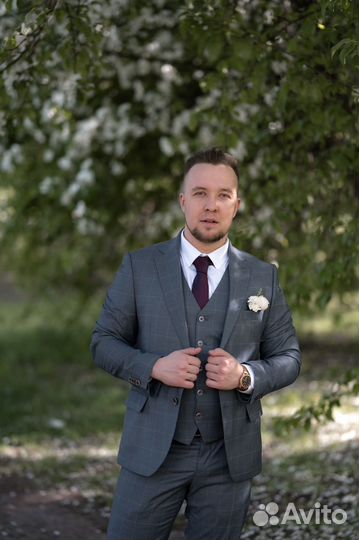 Мужской классический костюм тройка