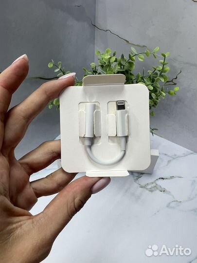 Переходник iPhone для наушников и AUX 3.5