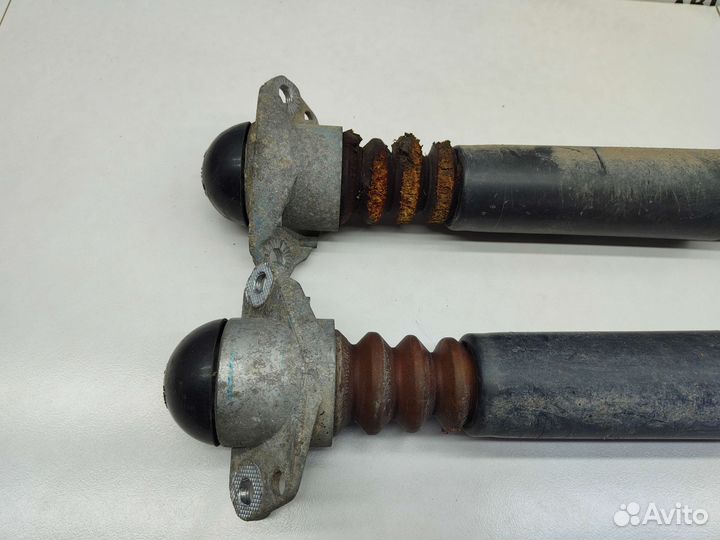 Амортизаторы задние пара Volkswagen Golf MK4