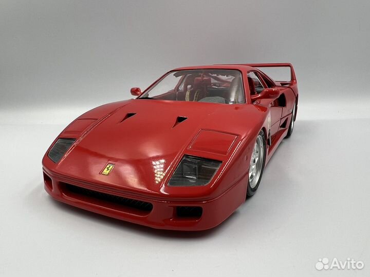 Модель 1:18 Bburago Ferrari F40 1987