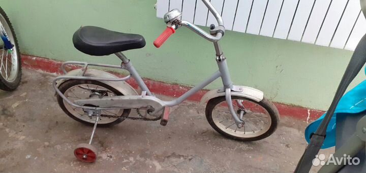 Велосипед детский и второй велосипед складывающий