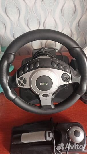 Игровой руль с педалями