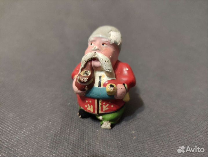 Гипсовая фигурка казака-курильщика из СССР