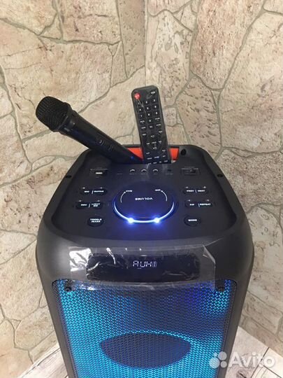 Музыкальный центр с микрофоном