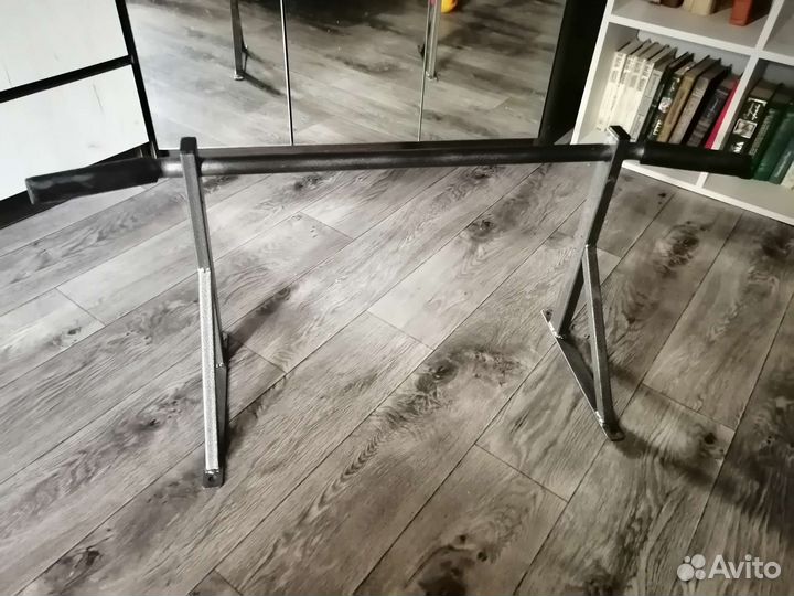 Турник настенный