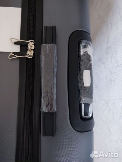 Чемодан на колесах большой l