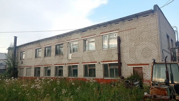 Здание, 712 м²