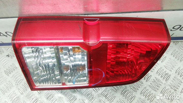 Фонарь Nissan Pathfinder (2004-2009)