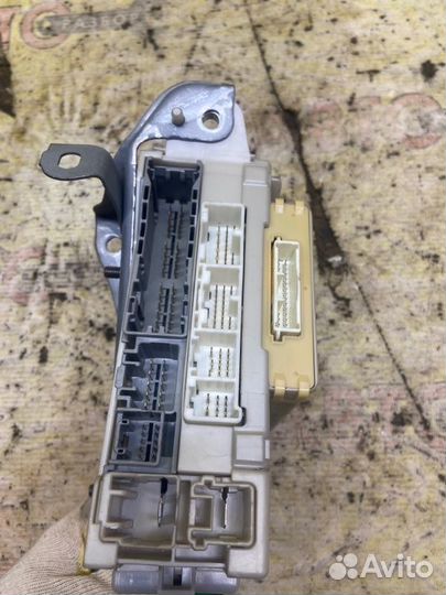 Блок предохранителей Toyota Mark X X120 4GR-FSE