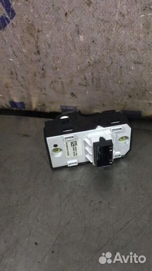 Кнопка стеклоподъемника Kia Rio 4 2018