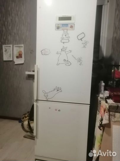 Продам холодильник на запчасти или ремонт