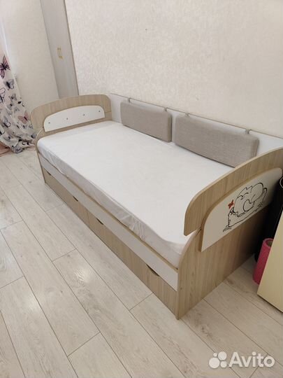 Полка настенная навесная бу