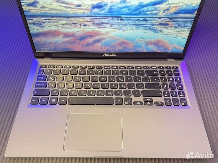 Ноутбук Asus i3/8GB/256SSD