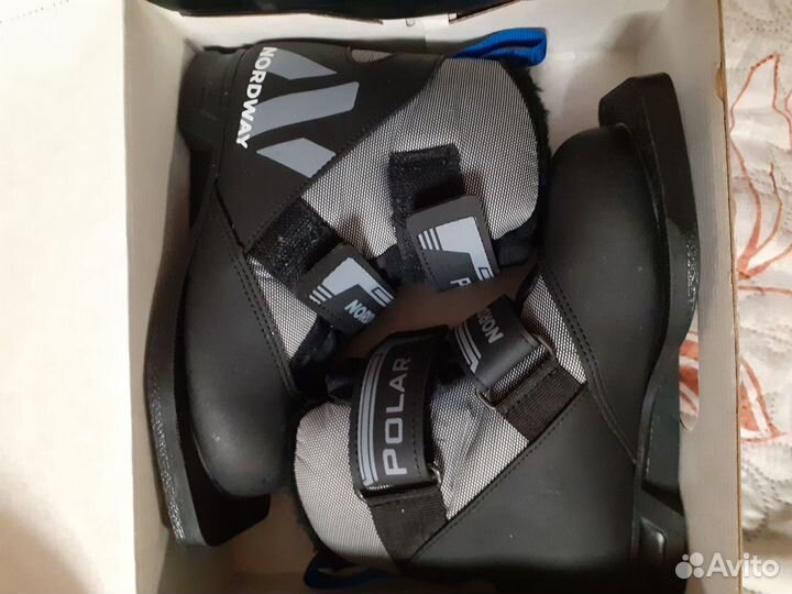 Лыжные ботинки