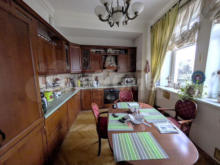 4-к. квартира, 95 м², 3/9 эт.