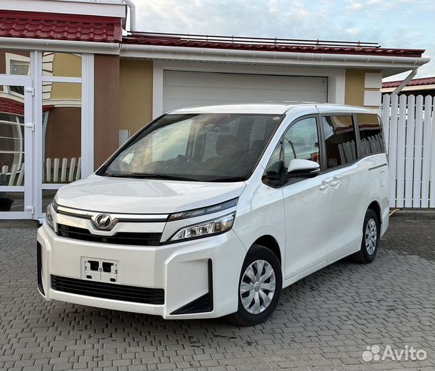 Toyota Voxy 2.0 CVT, 2019, 65 000 км