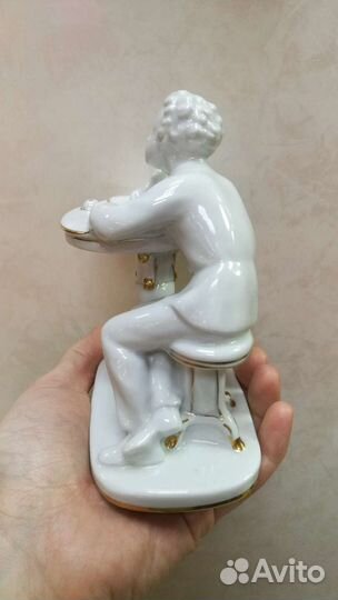 Статуэтка Пушкин А.С. за столом (лфз)