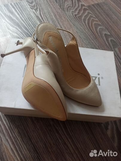 Босоножки 38