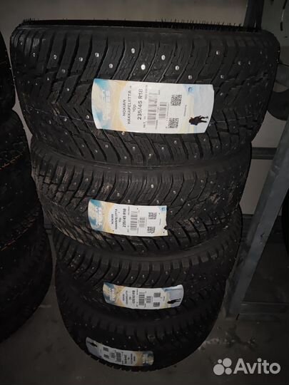 Nokian Tyres Hakkapeliitta 10p 235/45 R18 98T
