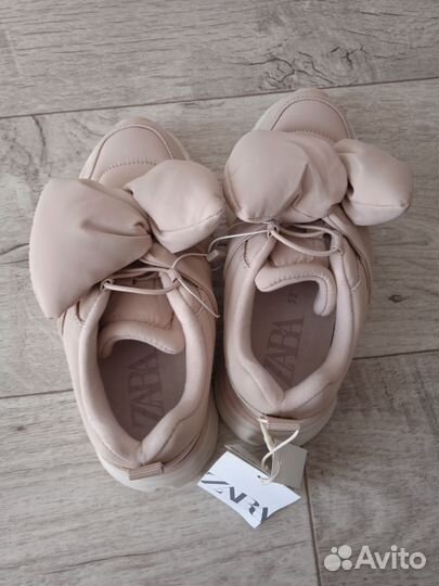 Кроссовки zara