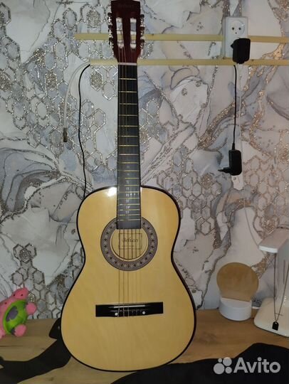Классическая гитара шестиструнная
