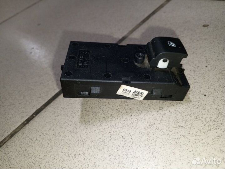 Кнопка стеклоподъемника передняя правая Chevrolet