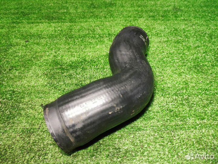 Патрубок интеркуллера турбины прав Audi A6 C5 2.7