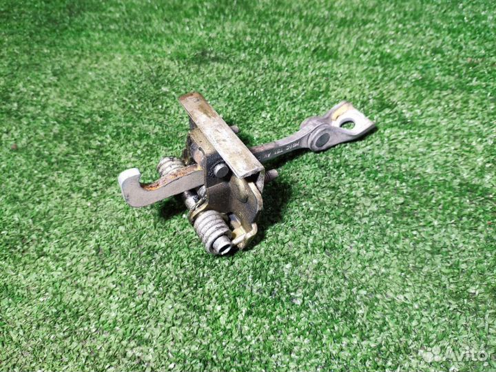 Ограничитель двери Peugeot 307