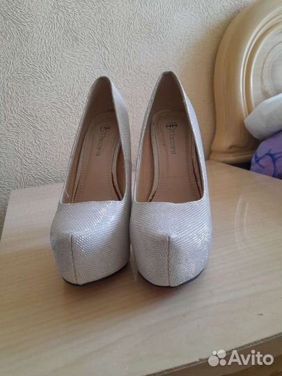 Туфли женские блестящие новые