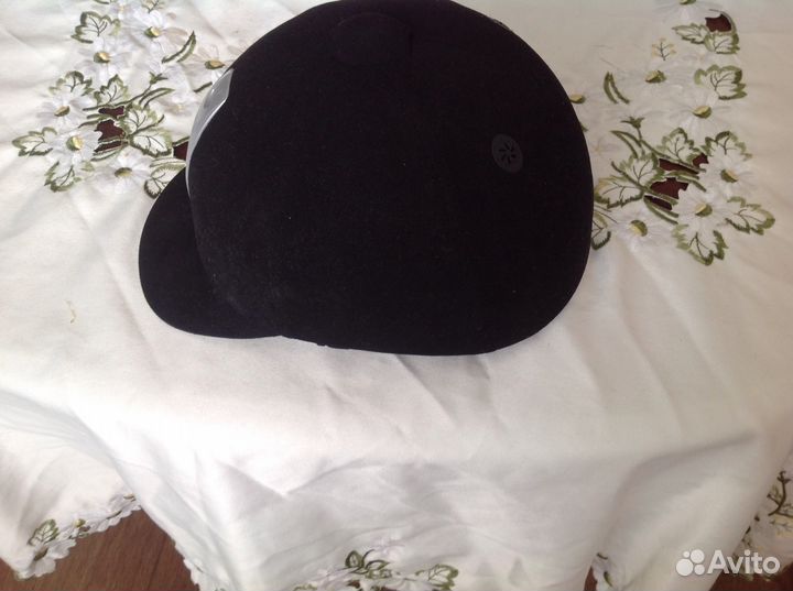 Шлем для верховой езды на лошади