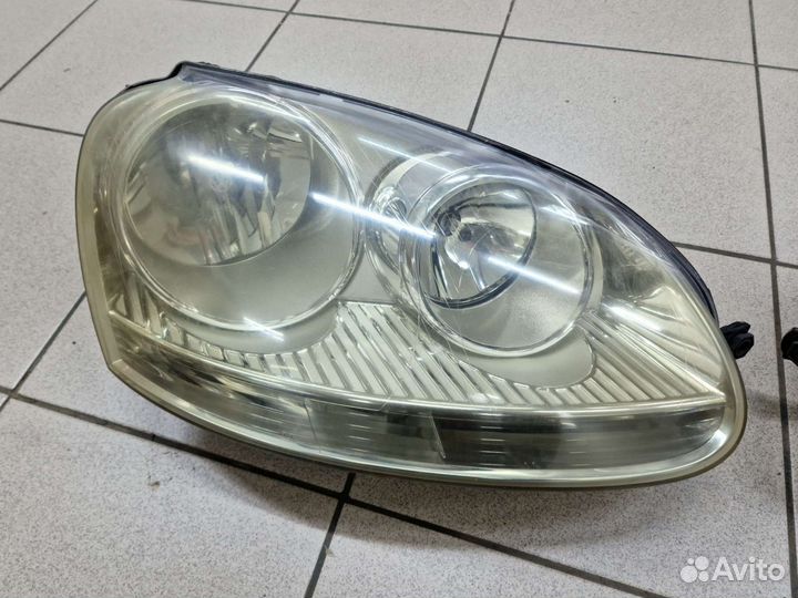 Комплект передних Hella фар VW Golf 5, VW Jetta 5