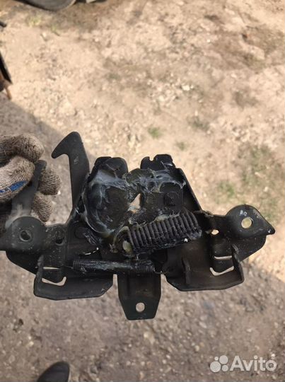 Замок капота Galant 8