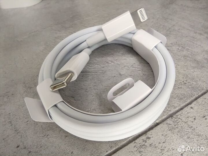 Зарядное устройство на iPhone, iPad 20w + кабель