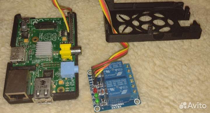 Компьютер Raspberry Pi с корпусом и реле 220 вольт
