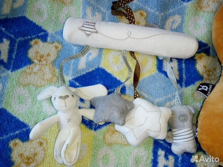 Подушечка в автолюльку + подвесная игрушка