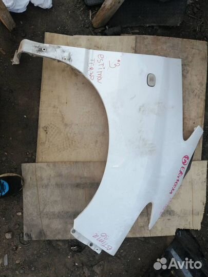Крыло правое Toyota Previa /Estima 30/40