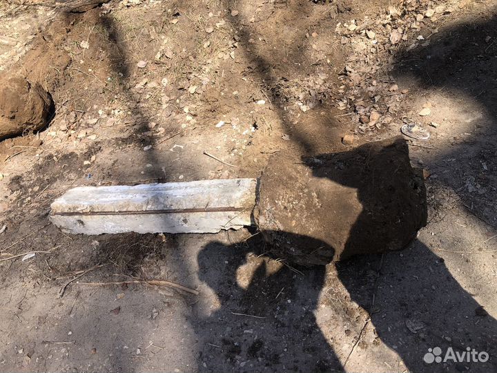 Отдам бесплатно стройматериалы столбы