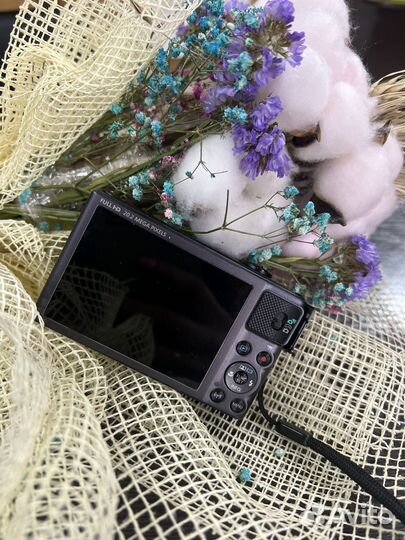 Компактный фотоаппарат canon