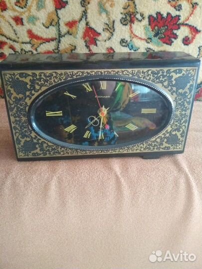 Часы настольные Янтарь советских времён