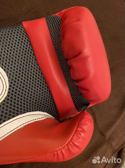 Боксерские перчатки Everlast красные 12 oz