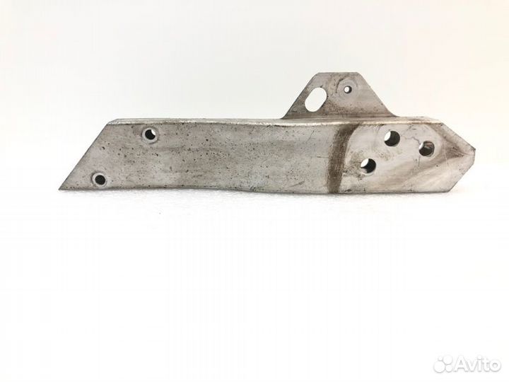 Кронштейн передней панели передний правый