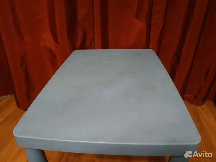 Продаётся стол и два стула маммут